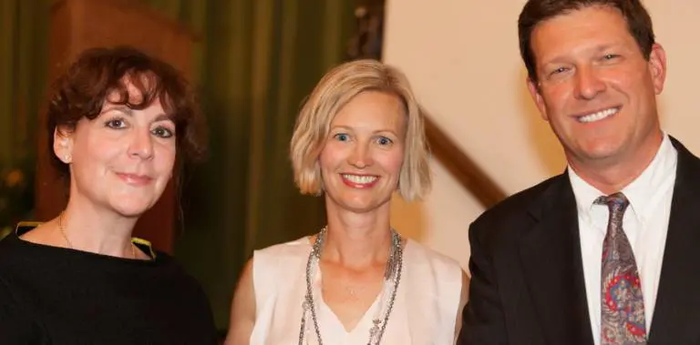 Fall Fashion Show Co-Chairs & Foundation trustees Robin Shapo & Liesel Brown with emcee Tim Murtaugh at "Attire to Inspire"